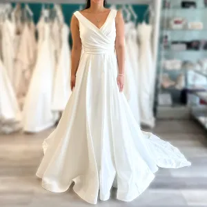Lea-Ann Belter 'Aubrey' Wedding Dress Sample